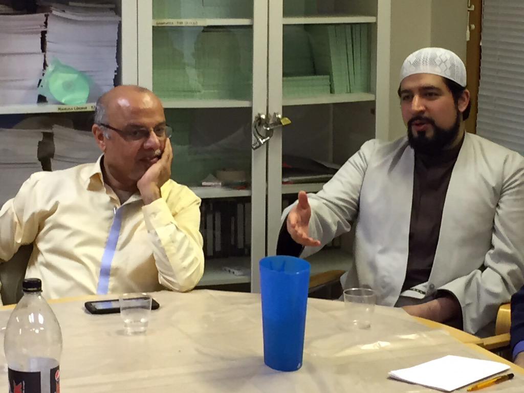 Rseabiscuit's tweet photo. @Rseabiscuit: @DrAkberM visiting Sweden and talking with the committee of Märsta Jamaat #coej @CoEJ http://t.co/KxUf7I1o7y