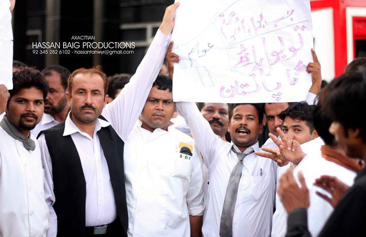 Dannrasheed's tweet photo. #Justice4Axact #StandwithAxact
Xactians / bol families & civil society supporters gathered for a peaceful protest.3 http://t.co/NGay83GD6h