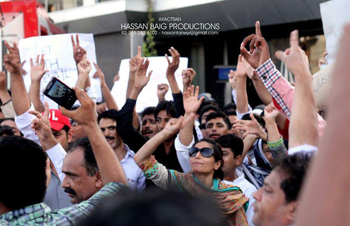 Dannrasheed's tweet photo. #Justice4Axact #StandwithAxact
Xactians / bol families & civil society supporters gathered for a peaceful protest.3 http://t.co/NGay83GD6h