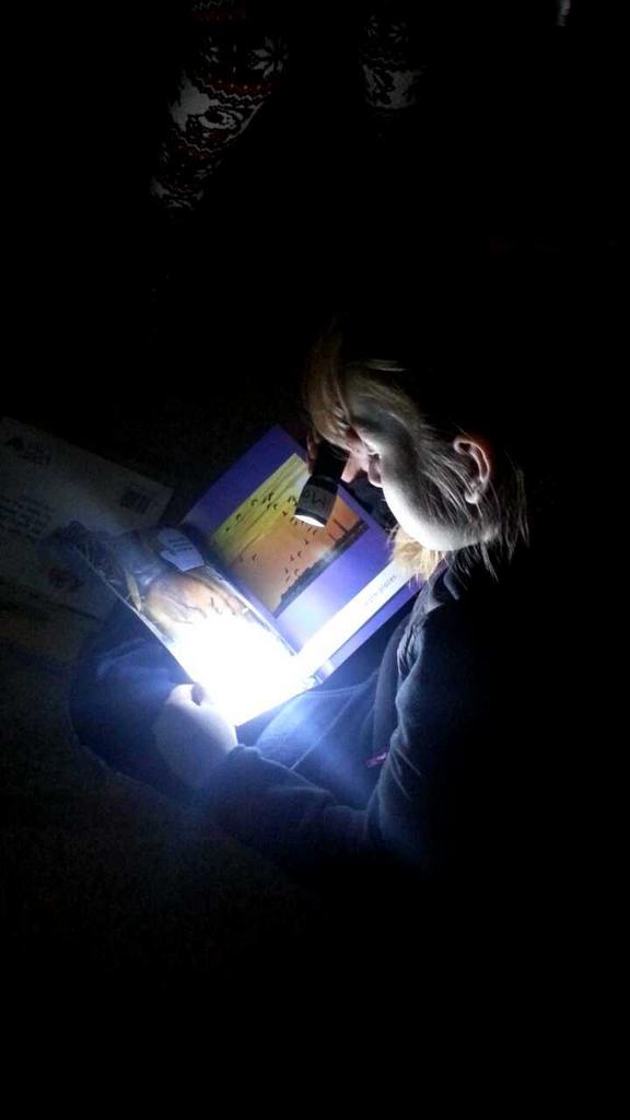 MissPfeifle's tweet photo. Flashlight Friday! Thanks for the great idea @MissVoysey #engaged #literacy #res #reading http://t.co/4RHTmNyovY