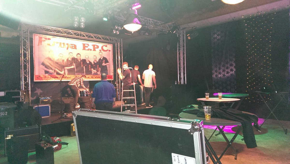 FirmaEPC's tweet photo. 5th Wheel al druk aan het opbouwen voor vanavond. Gaan er een mooi feestje van @FirmaEPC http://t.co/1RFDbJljq7
