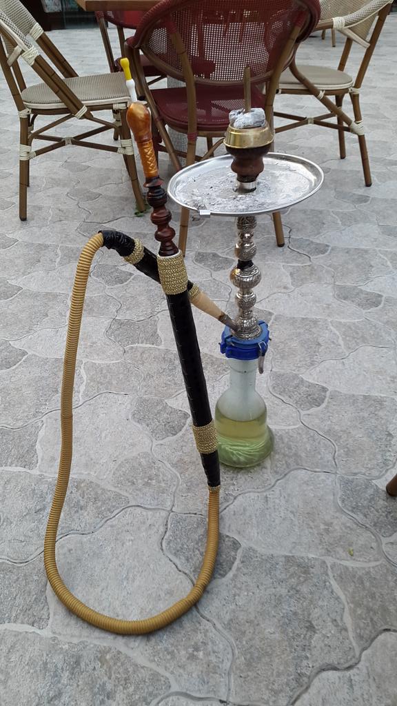 Gazel bahçede Nargile keyfi bambaşka.