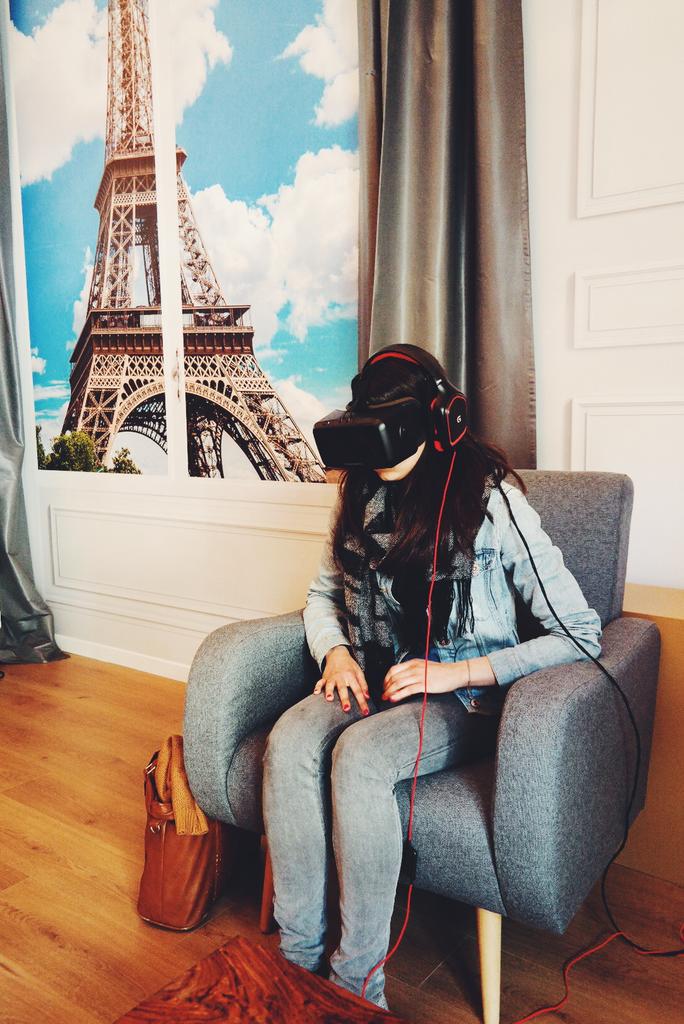 Alexandre_Sim's tweet image. Intérieur design avec vue sur la Tour Eiffel pour un parcours glacé en réalité virtuelle #StyleInside #OculusRift
