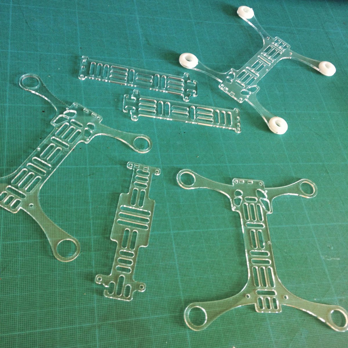 ctrlzarch's tweet photo. testing plexi micro quad 808#16 frames
@wevolumes http://t.co/OmFcxwrxMu