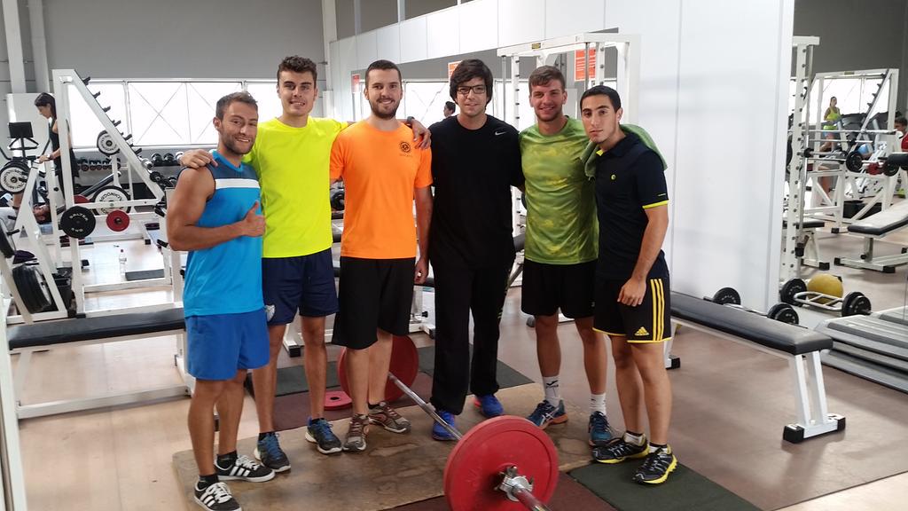 javaland10's tweet photo. Curso de Entrenador Personal #FEDA  #UAL con @josemuyor @SergioSola95 @alvarocarrera6 http://t.co/ug1Z7brQCo