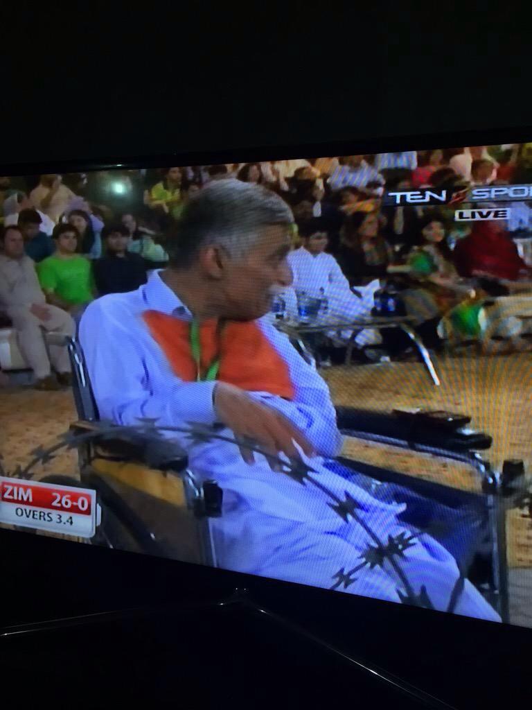 naheinyaar's tweet image. He's paralysed but he went there to support Pakistan. #PakVsZimb #cricketcomeshome