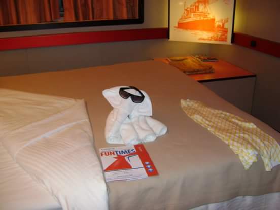 Fox174Fox's tweet photo. My little elephant left in my room dream #carnivalpics http://t.co/Pspir5Cq1Z