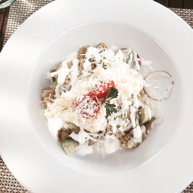 jfroeber1's tweet photo. Green Chilaquiles with scrambled eggs @ranchopescadero #nachosforbreakfast #AmericanWay #funinMexico http://t.co/FRQiY1s1ww