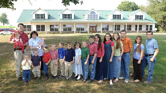 THR's tweet image. TLC Pulls '19 Kids and Counting' in Wake of Josh Duggar Molestation Admission thr.cm/5cUWb2