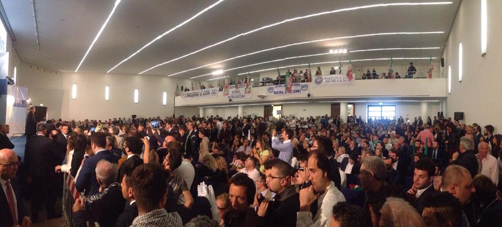 armandocesaro's tweet photo. TUTTI PER SILVIO BERLUSCONI #oratoccanoi #siamodiversi #perfortuna @forza_italia @mara_carfagna @StefanoCaldoro http://t.co/lC8EDEtS4m