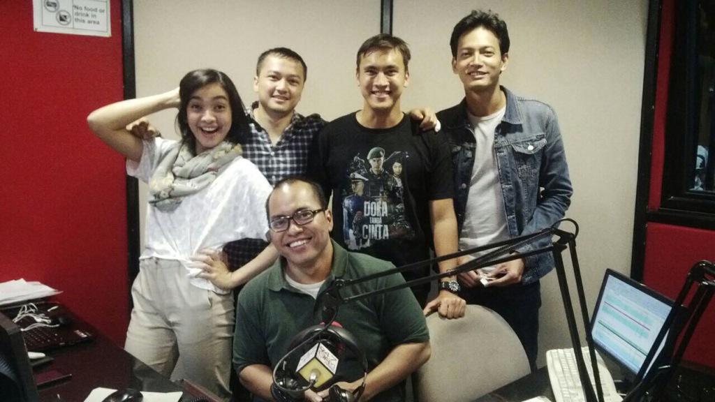 rendykjaernett1's tweet photo. Selesai promo hari ini..wajib dan harus nonton film" Doea Tanda Cinta"ya guys..dibioskop-bioskop ksayangan kamu😃😃😃😃😃 http://t.co/3qGWeWQeRl