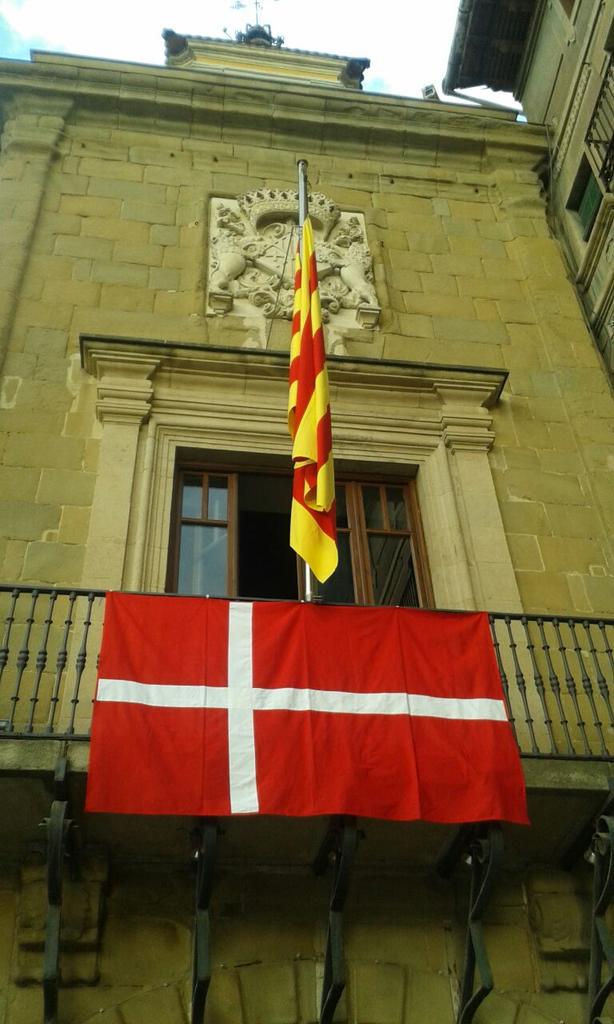 Rosbyt's tweet photo. @aj_vic  @ANC_Vic  @ViaVic2015  Som collonuts!! http://t.co/EYMVYw8dR0