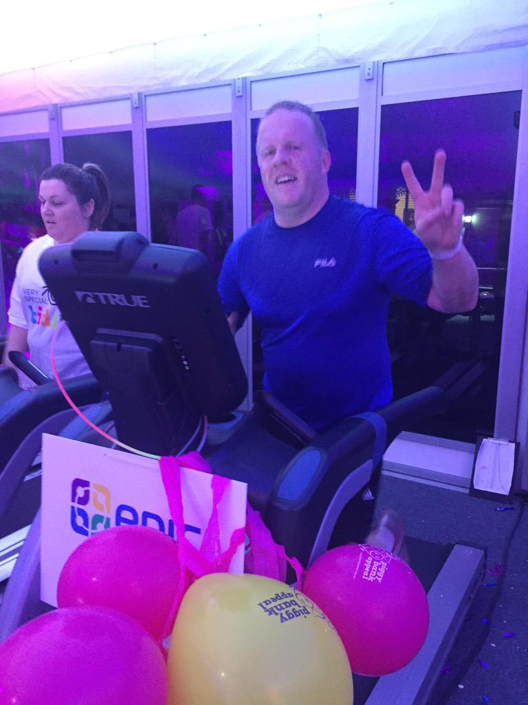 stuartgiles01's tweet photo. .@MarkMid12 into beast mode as we near 4am on @epic_pharmacy #vsktreadmill with the #V4VSK still flying #herocs http://t.co/MFzDG9dhUy