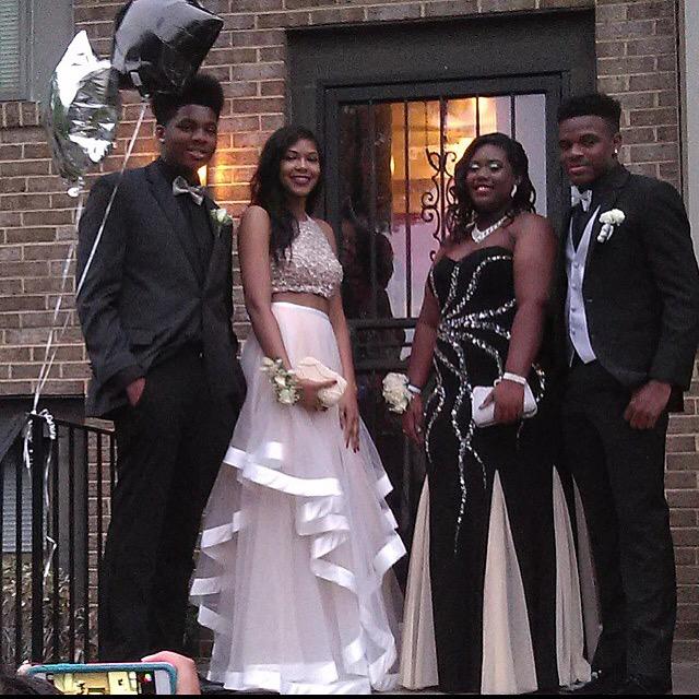 FlowerBomb__xx's tweet photo. Last night #FriendlyProm2k15 http://t.co/s4SM3EaR8w