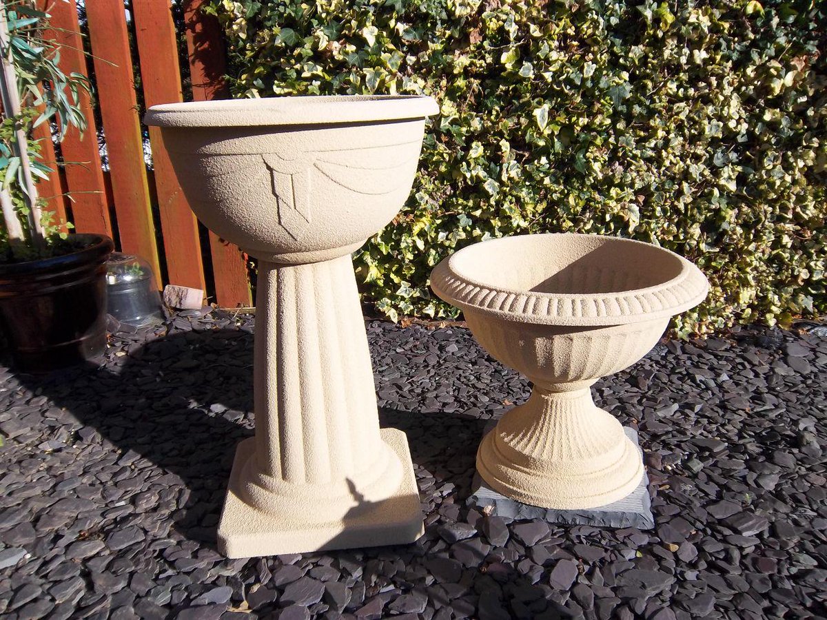 CDMstone's tweet image. Lightweight stone planters. No more heavy lifting! Perfect for the summer! 
#gardening #planters