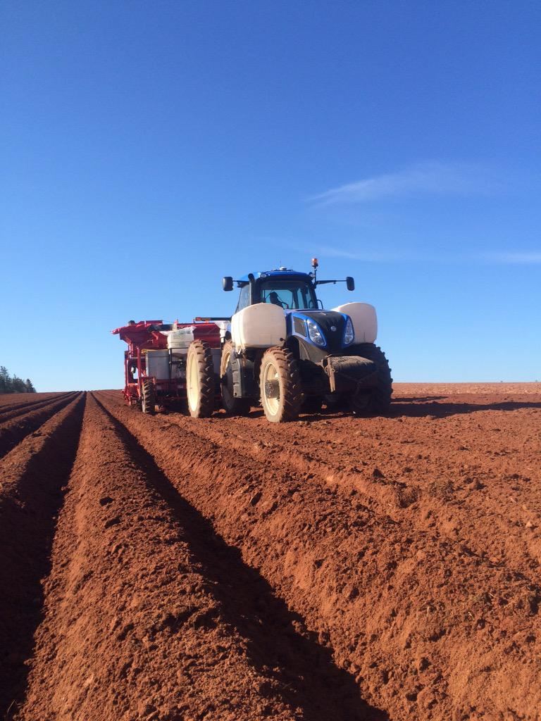WaughJ2's tweet photo. Planting some spuds in #PEI with #MykePro Mycorrhizal inoculant on the Family Farm @farmerwaugh http://t.co/gHbCBm5qur
