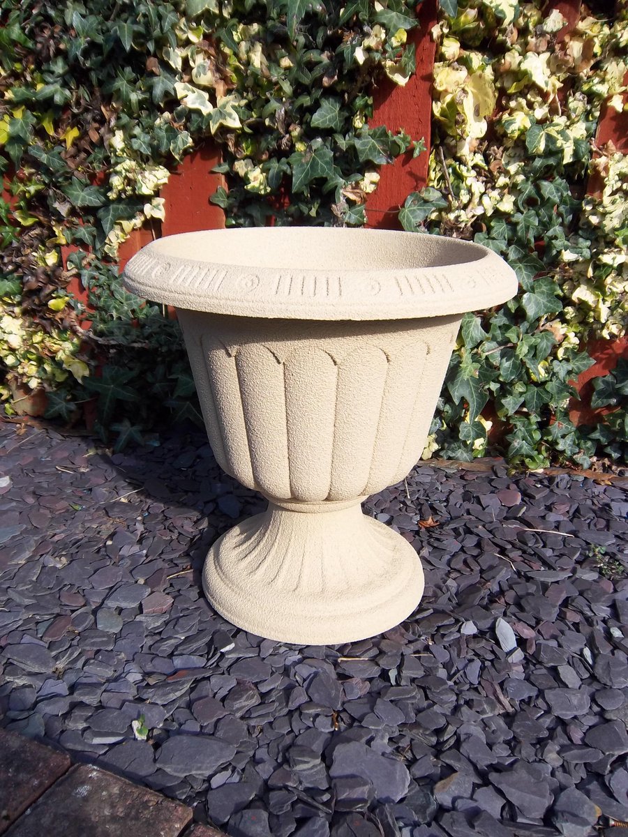 CDMstone's tweet image. Lightweight stone planters. No more heavy lifting! Perfect for the summer! 
#gardening #planters