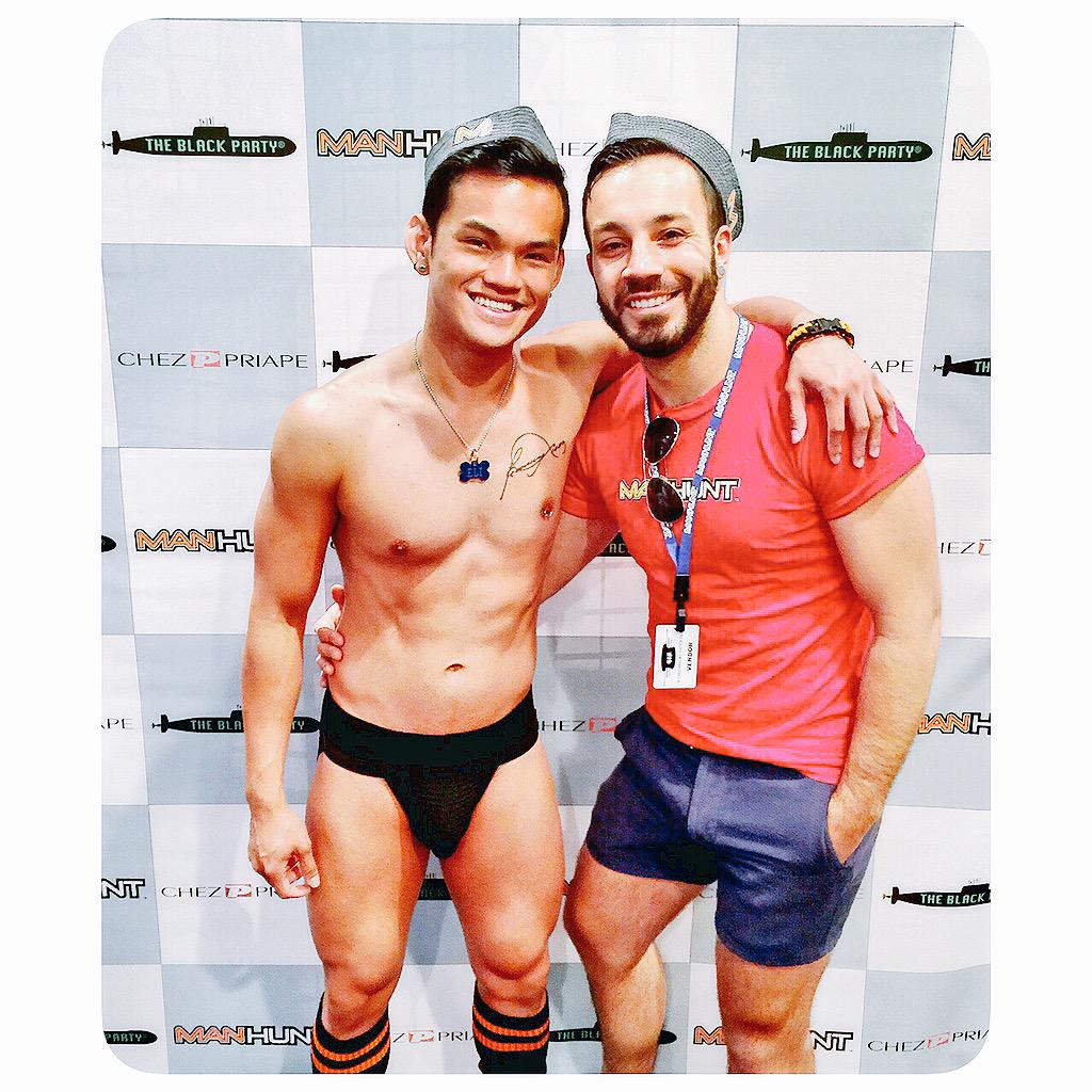 Manhunt's tweet photo. #IML2015 #PocketGaysian #manhunt #GetOnGetOff #Torpedolounge #priapestores #officersclub http://t.co/jKY8qqnoOj