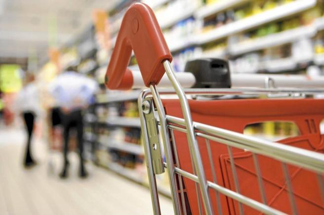 Francia prohibirá a los supermercados tirar comida. Destinará alimentos a comedores sociales mun.do/1Q1DhdX