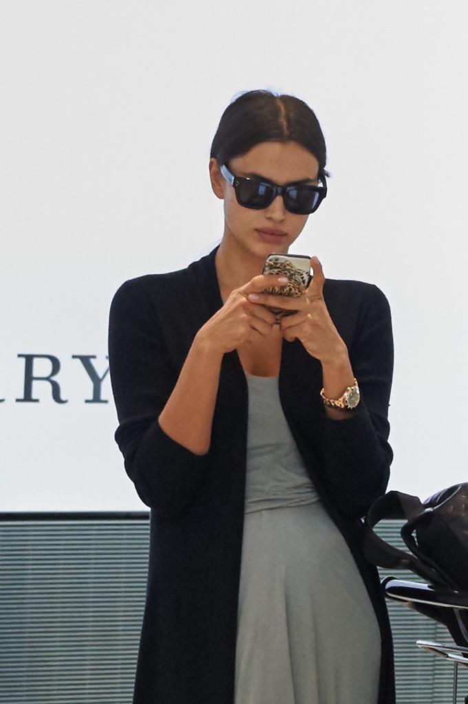 Irina Shayk News ® on Twitter: "NEW: #IrinaShayk at Heathrow AirPort