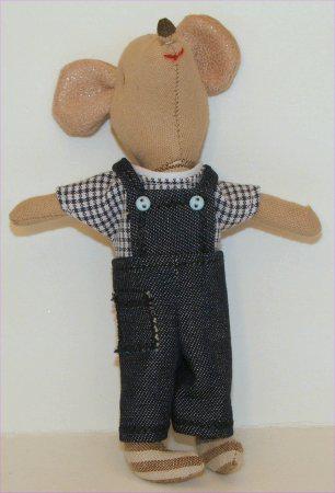 CathyWebmail1's tweet image. ...and finally the elder brother -spot the elder sister cross dressing for the photo shoot.