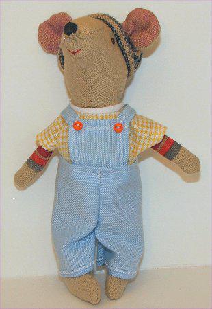 CathyWebmail1's tweet image. ...and finally the elder brother -spot the elder sister cross dressing for the photo shoot.