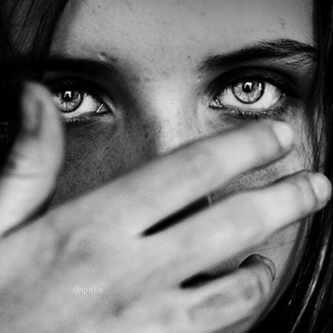 على قدر أقتناعي بأنك لست ملكي .ألا أني أستغرب من نفسي لمأذا عليك أغار