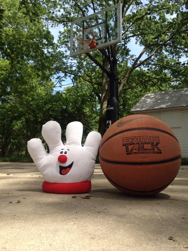 mrhelperhasswag's tweet photo. Remember to fuel up with protein packed hamburger helper after a solid session of hoops! #helpertips http://t.co/MDsL0ycm5W