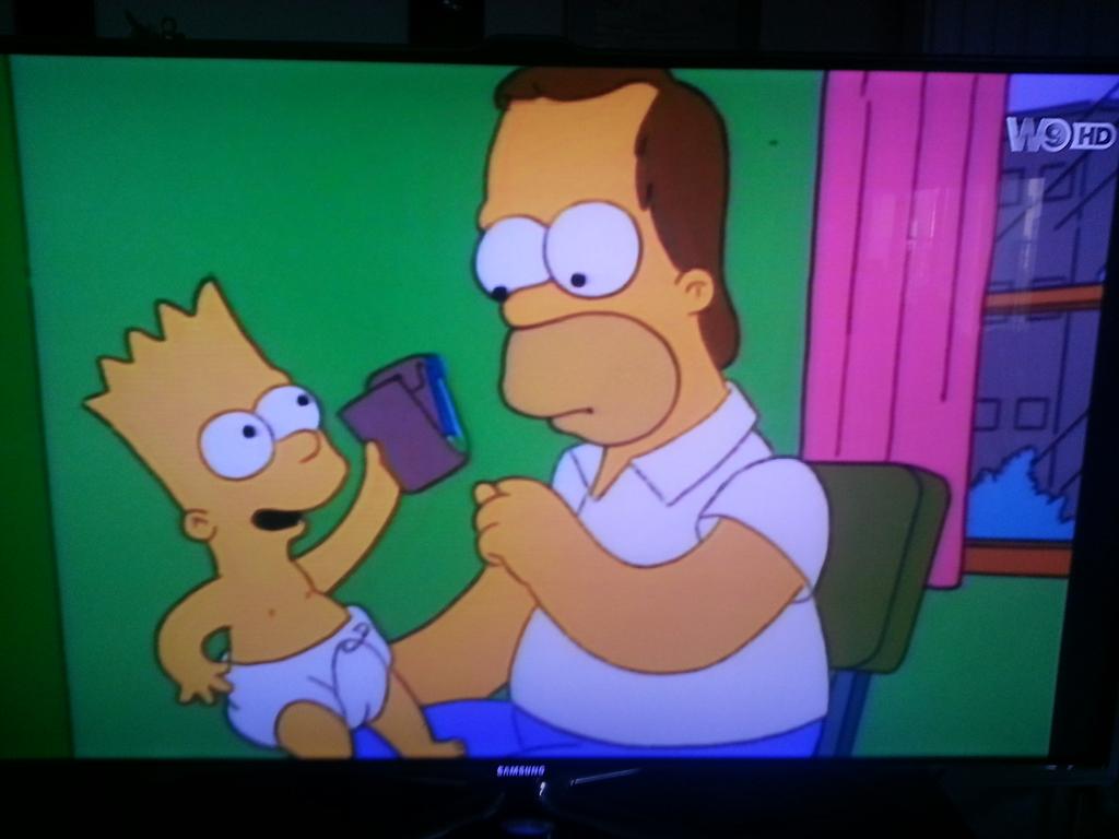 Otariku33's tweet image. Homer : Regarde Bart, j'ai ton nez.
Bart : J'ai ton portefeuille.

Je suis mort 😂 #LesSimpson