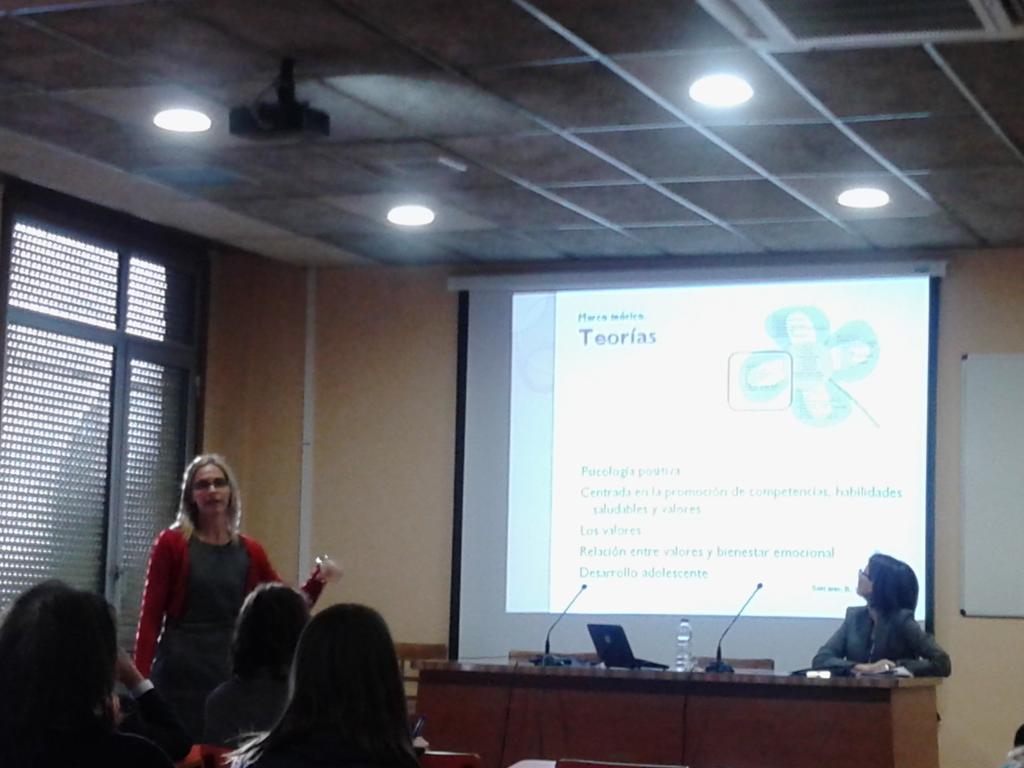 AliagaPilar's tweet photo. #CIIEB programas juveniles de voluntariado mejoran valores personales como responsabilidad y autoestima @bserranov http://t.co/Fb04hHG9iz