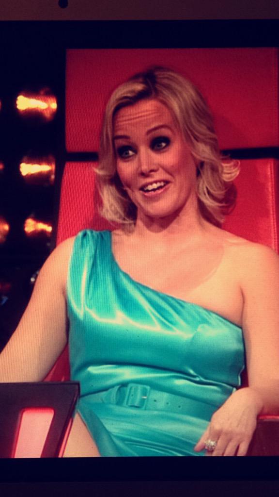 VeronicaVaraker's tweet photo. Ikke alle antrekk egner seg på tv. Hvem tar ansvar for å si ifra?🙆 http://t.co/Dyq9QCTBCu