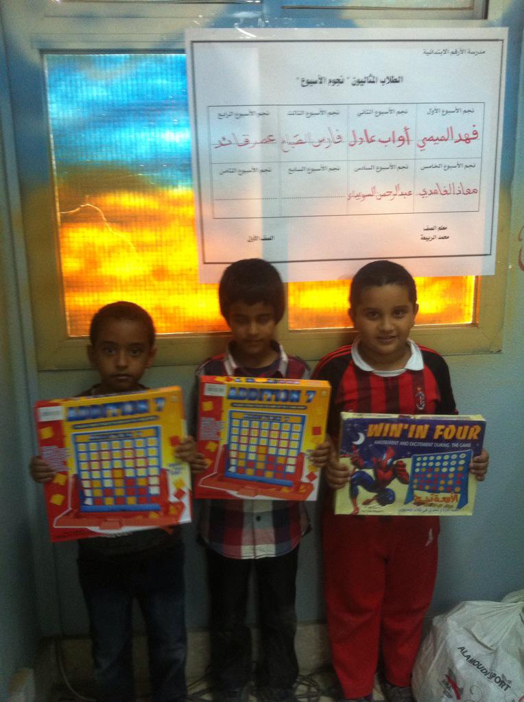 arqam1234's tweet photo. تكريم للمتفوقين من الصف الاول
وجلسة أخوية داخل الفصل http://t.co/rzXfztdXDZ