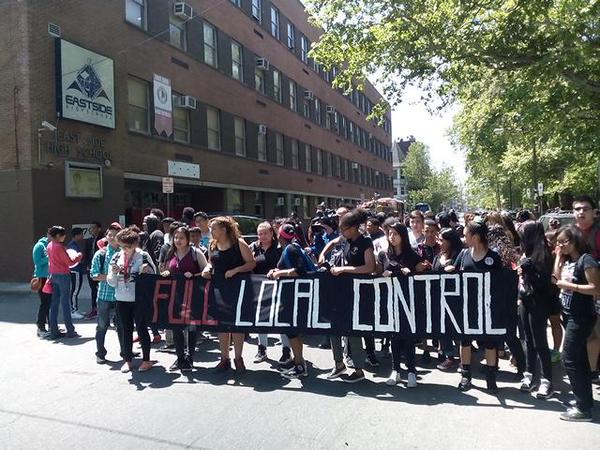 teenrebelsbook's tweet photo. @TalibKweli: Are you following this? #NPSWALKOUT2015 @NewarkStudents Fighting for the schools they deserve! http://t.co/TXgS24LEJ6