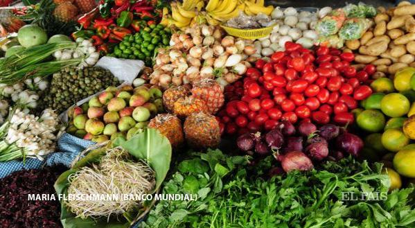 el_pais's tweet photo. Francia prohíbe a los supermercados tirar alimentos http://t.co/UL8GT2dayi Se desechan 20 kilos por persona y año http://t.co/T1chUnvIAY