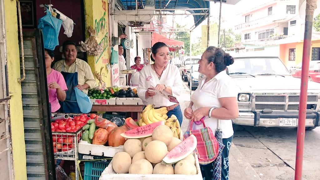 ayita_castillo's tweet photo. "Que los recursos públicos se inviertan con enfoque de género" #Voto2015 #Elecciones2015 #DistritoLocalVI http://t.co/ZBHnb2X4zf