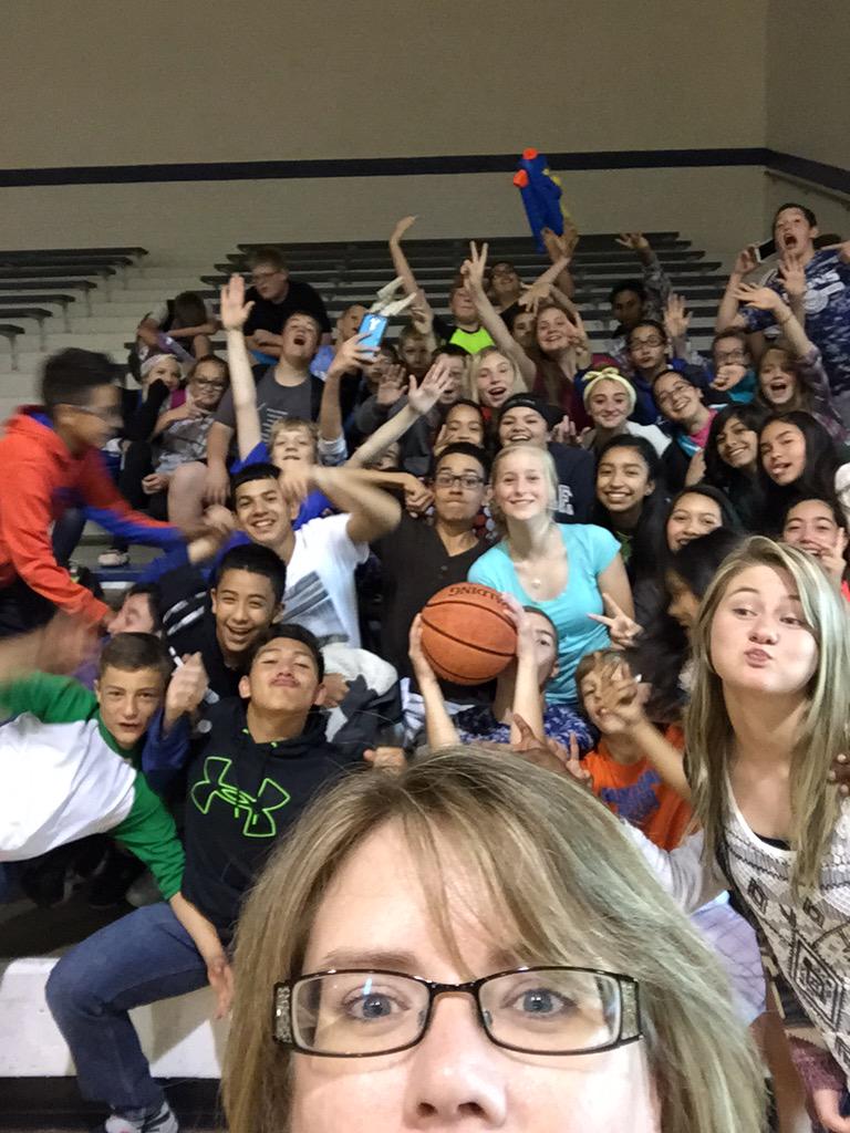FireMommaReid's tweet photo. @mathmomreid #LyonsSchool @LyonsMSPrinKL @LyonsSuptBDay http://t.co/15zo58lVwr