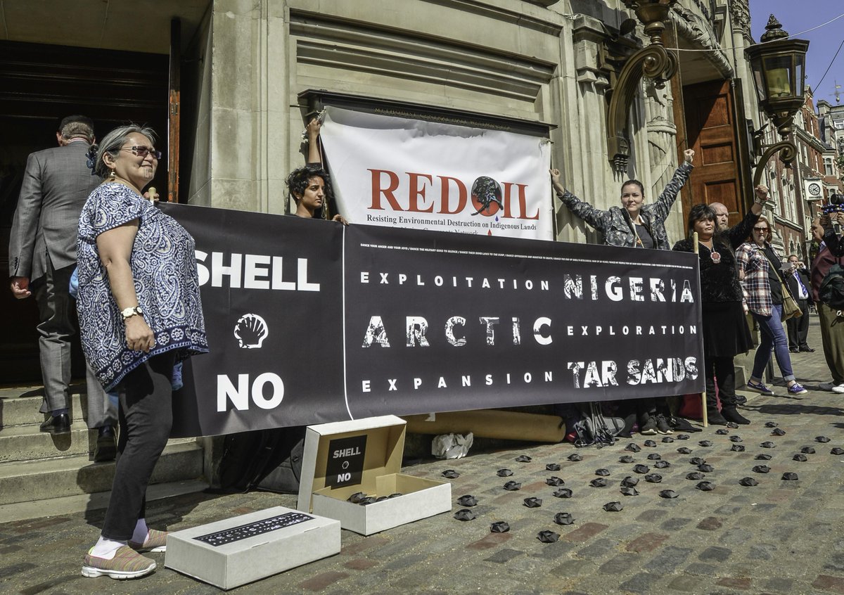 NoTarSands's tweet photo. "Roses of Resistance" solidarity action London led by indigenous women after #paddleinseattle http://t.co/iYWEWpFoMx http://t.co/0cis5ovEEi