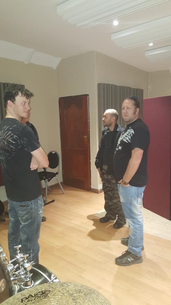 Joetermite's tweet photo. Misty rose recording studio http://t.co/rJR55j3QPR