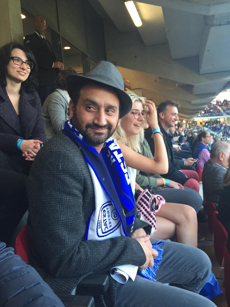 Cyrilhanouna's tweet photo. En direct du stade de l aube à Troyes ! @estac_officiel @MicheleLaroque http://t.co/FL9ekKYPbw