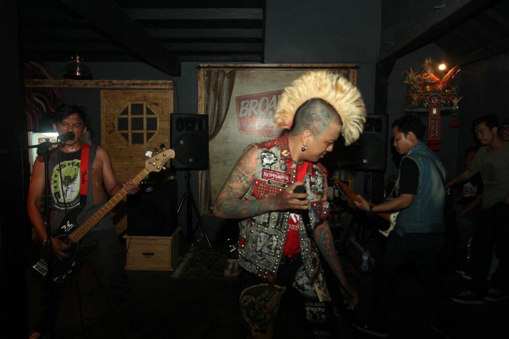 #EnjoyYourself2 #diskusibebastanpasenioritas <a href="/Broadcast_bar/">Broadcast Bar</a>