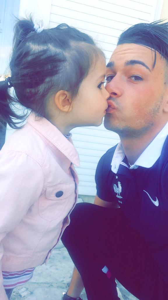 David__Thuret's tweet photo. L'amour de la famille ❤️😘 http://t.co/qrWub0bnX6