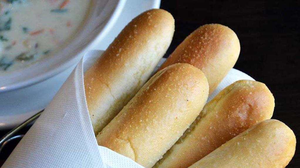Olive Garden's new breadstick sandwiches also come with additional unlimited breadsticks eater.com/2015/5/11/8585…