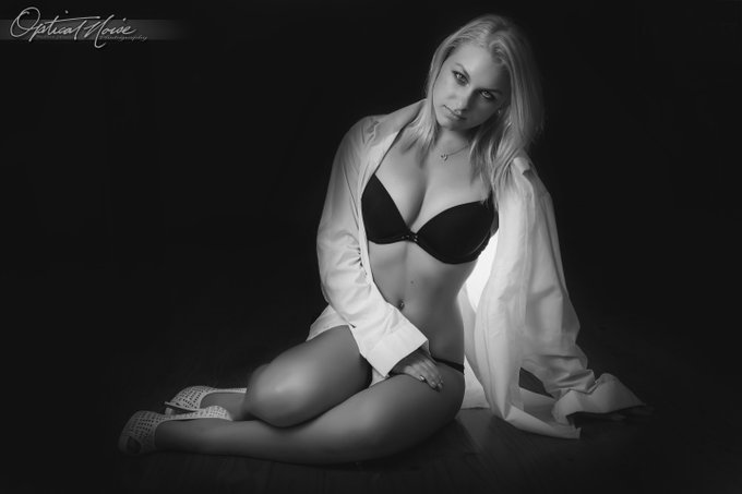 Gotta steal the photographer's shirt very now and then.. @OpticalNoise #playboy #playmate #missapril2015<a href="/tag/playboy"class="tags"><span>#playboy</span></a><a href="/tag/playmate"class="tags"><span>#playmate</span></a><a href="/tag/follow"class="tags"><span>#follow</span></a><a href="/tag/missapril2015"class="tags"><span>#missapril2015</span></a>