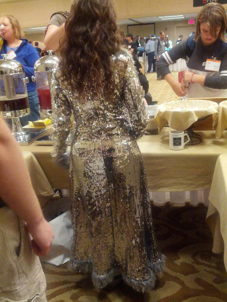 minkrose's tweet photo. HOLY FUCK WHAT IS HAPPENING!!!
@shadesong looking absolutely fabulous (from the clothing swap) #glitterwitch http://t.co/H8W5zgLKH5