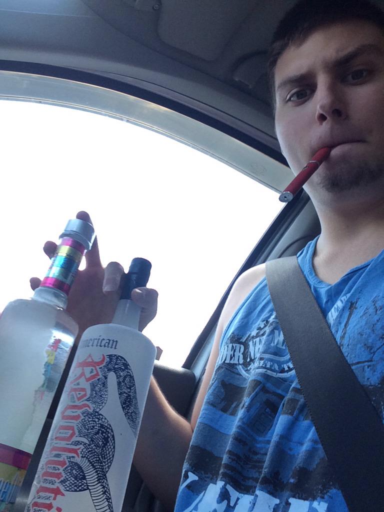 ItsColbyDawg's tweet photo. @_andreasgobel @jyanrhonson @connorbennett6 yee cuz #trippystick http://t.co/Thl2SDMR76