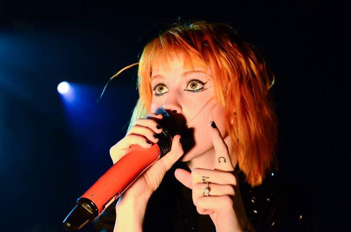 paramoremusicom's tweet image. Tonight @Paramore​ plays a sold out show at the SDSU Open Air Theatre in San Diego, CA.