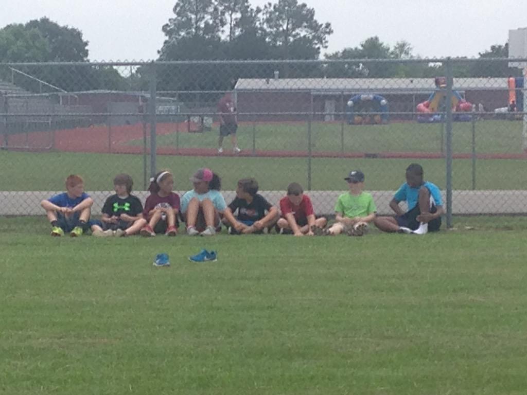 laurafrey_308's tweet photo. #fieldday #freyday #HESCHAT http://t.co/5I1egwq0Ee