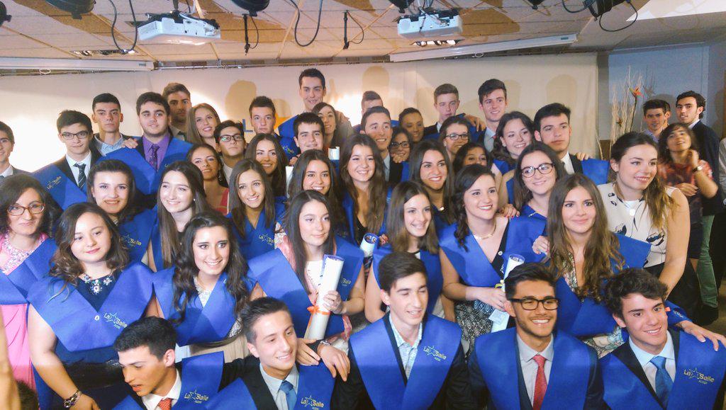 LaSalleAlcoi's tweet photo. Una promoción más que nos dice "Hasta luego!" Buena suerte en vuestra nueva etapa http://t.co/Z0MNBT0w18