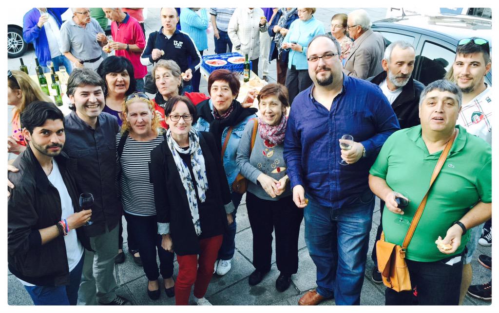 Moncho_Foto's tweet photo. Mitin fin de campaña do BNG en Francelos @toxodoribeiro  @BieitoConde  @NoelinhaNoe  @OU24M http://t.co/Qkq76KumYE