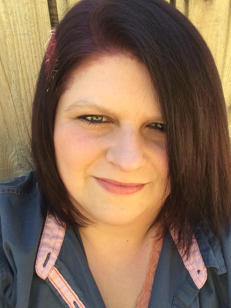 burchett_donna's tweet photo. Work time again 😘 can't pamper myself with no money http://t.co/fYtKXk38Hd